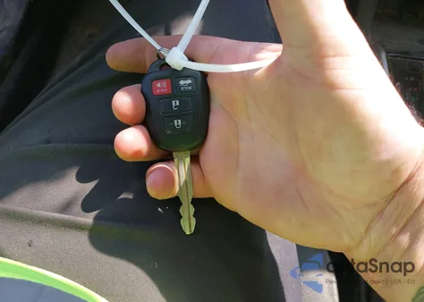 2018 Toyota Corolla Le из США, поврежденный, VIN 2T1BURHE1JC041049